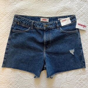 NWT Wrangler medium wash high-rise vintage 4" denim shorts, size 10/30